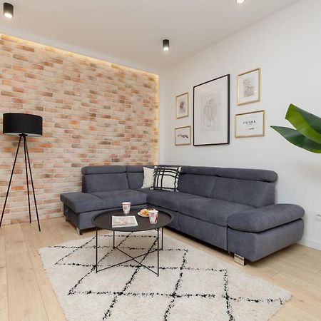 Loft Apartment With Parking In Warsaw By Noclegi Renters Buitenkant foto