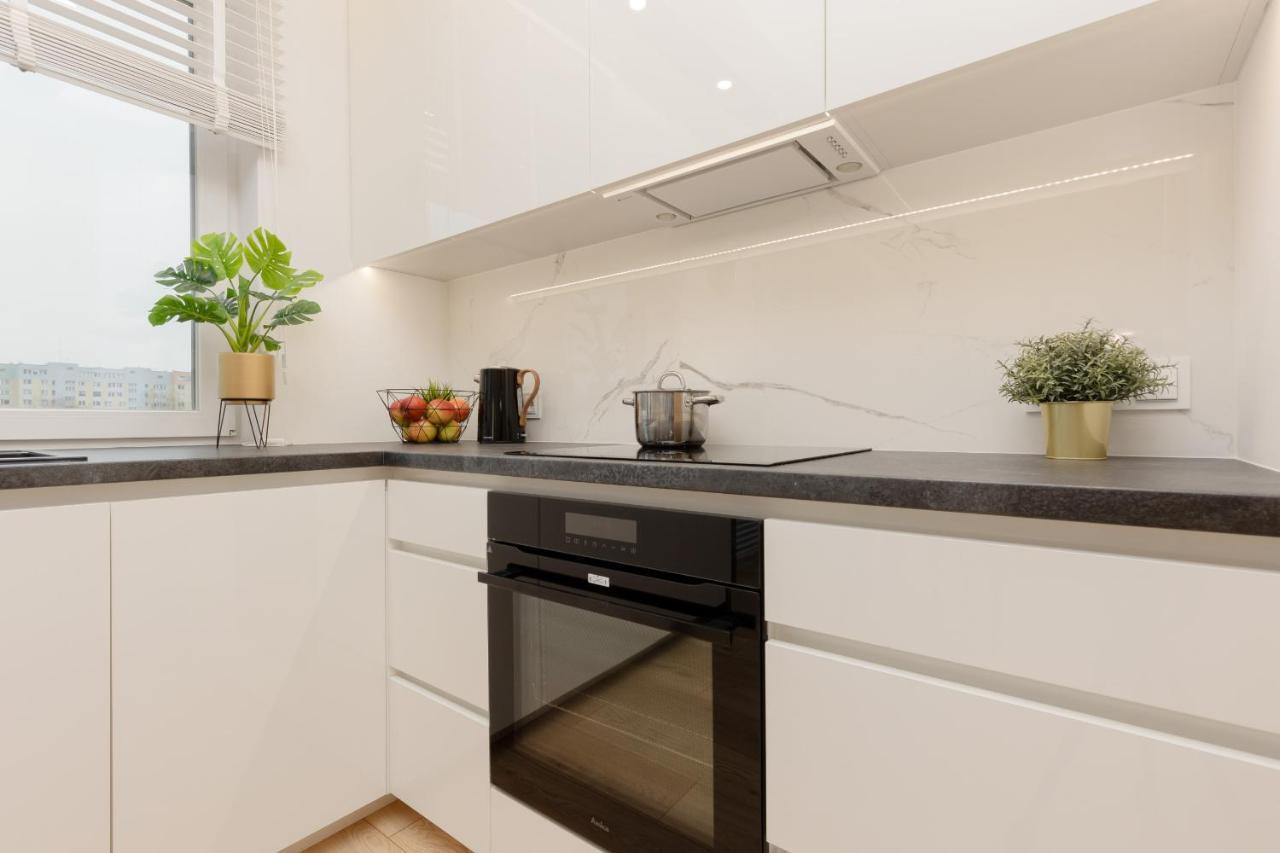 Loft Apartment With Parking In Warsaw By Noclegi Renters Buitenkant foto